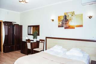 Отель Hotel Sluch Starokostyantyniv Стандартный двухместный номер с 1 кроватью или 2 отдельными кроватями-3