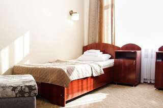 Отель Hotel Sluch Starokostyantyniv Стандартный двухместный номер с 1 кроватью или 2 отдельными кроватями-6