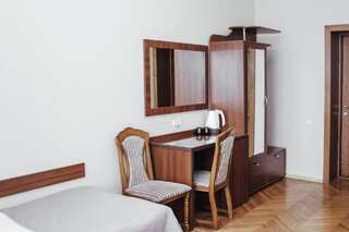Отель Hotel Sluch Starokostyantyniv Стандартный двухместный номер с 1 кроватью или 2 отдельными кроватями-7