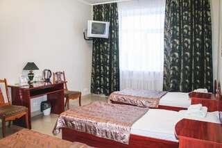 Отель Hotel Sluch Starokostyantyniv Бюджетный двухместный номер с 1 кроватью или 2 отдельными кроватями-8